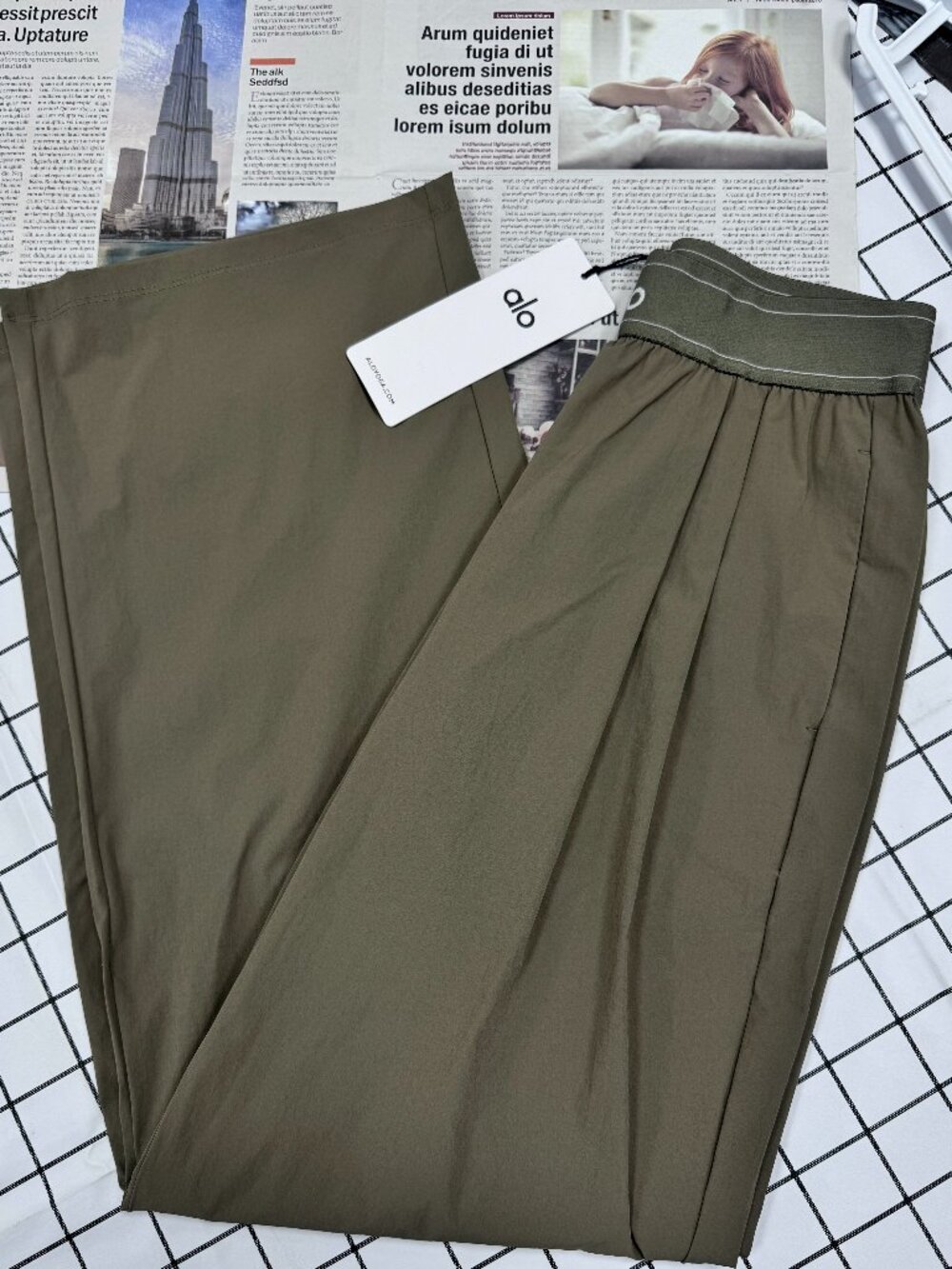NWT Alo Yoga Suit Up Trouser Olive💘Wide Leg/Loose fit Women's pants - Picture 6 of 7